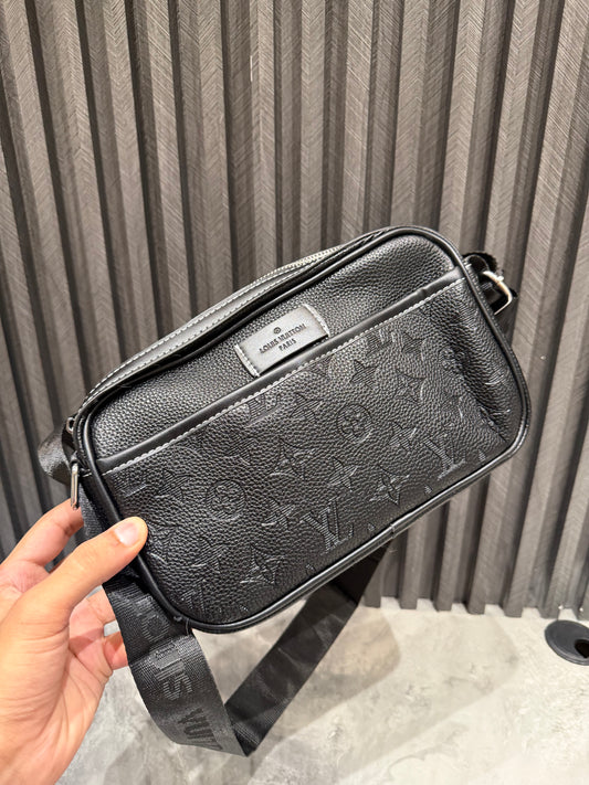 LV SIDE BAG