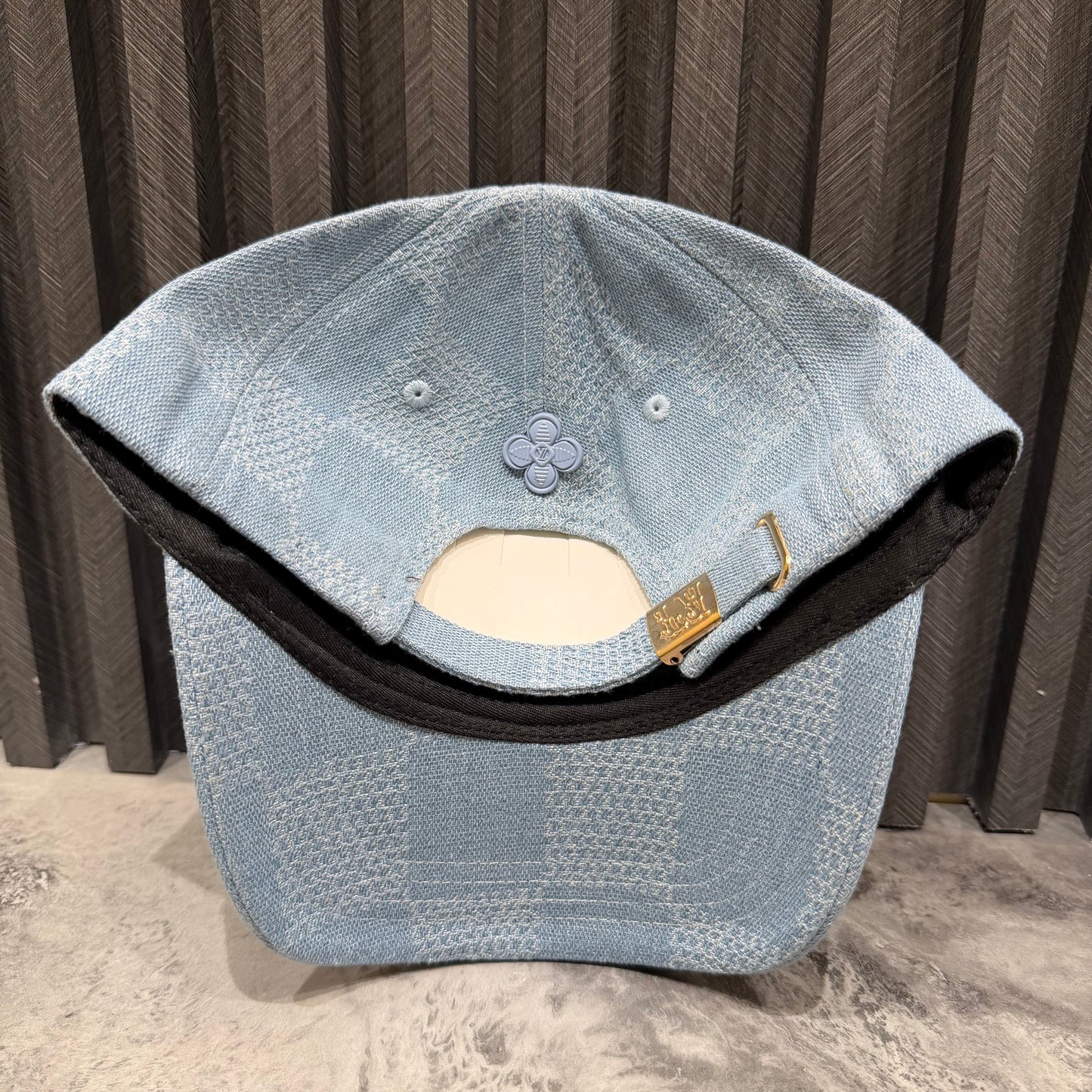 LV CAP
