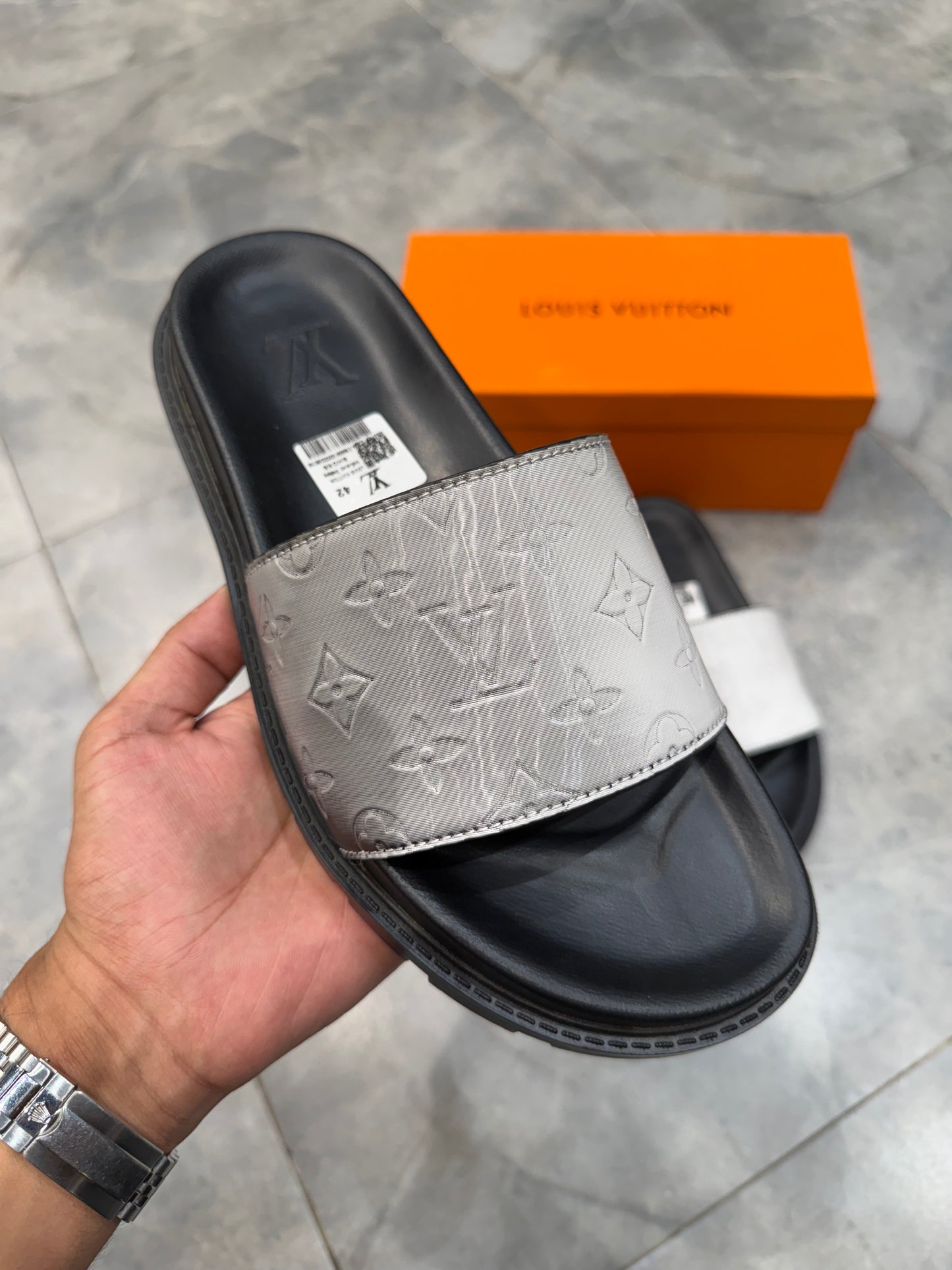 LV reflected HIGH GRADE SLIPPER