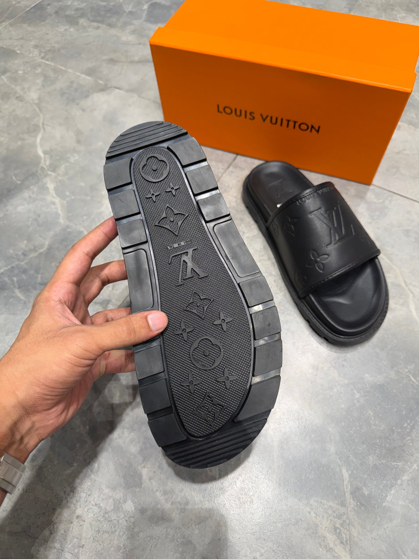 LV HIGH GRADE SLIPPER
