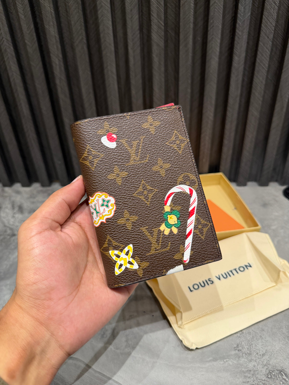 LV WALLET 1.1 GRADE