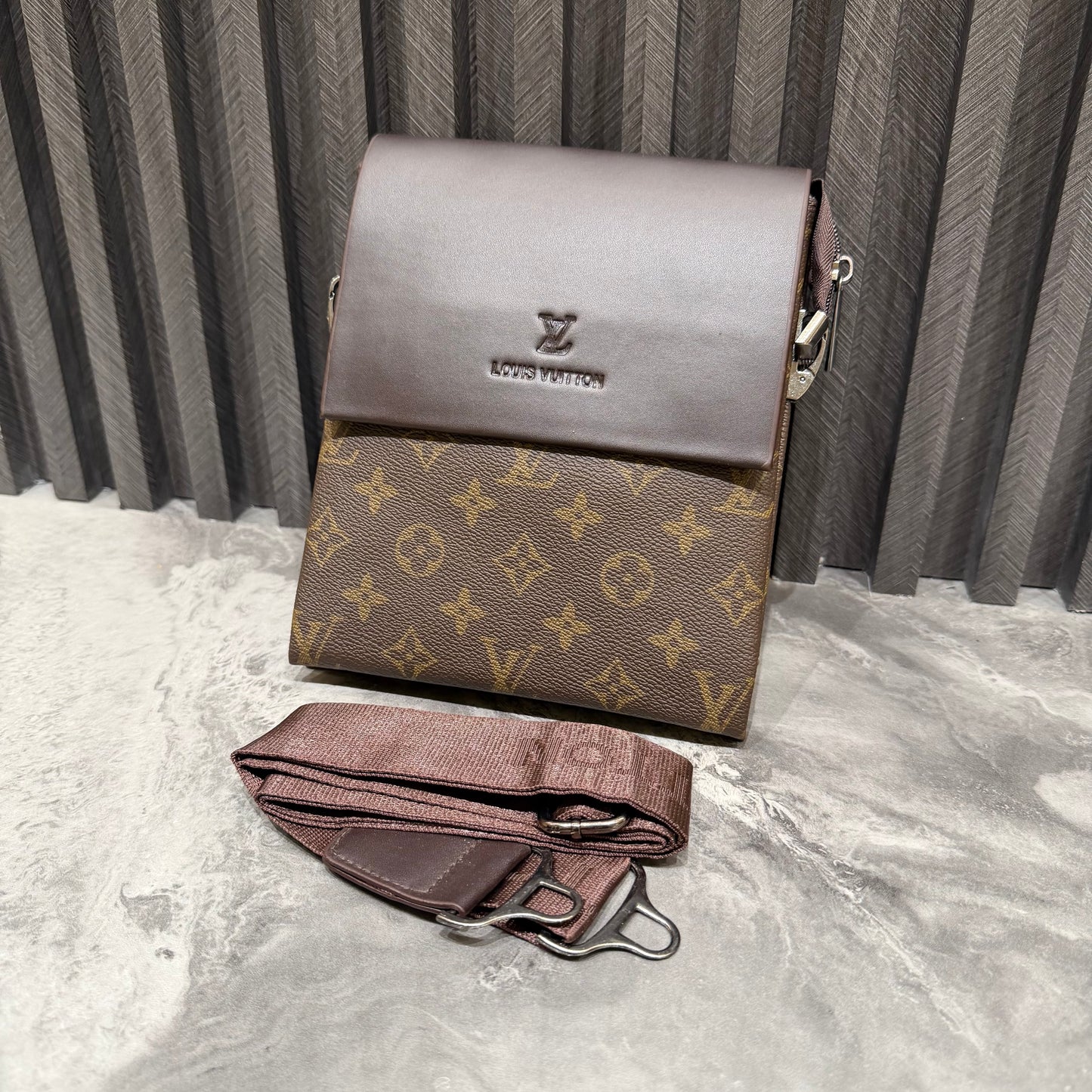 LV SIDE BAG