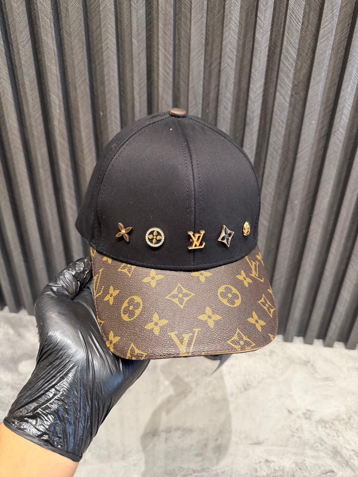LV CAP