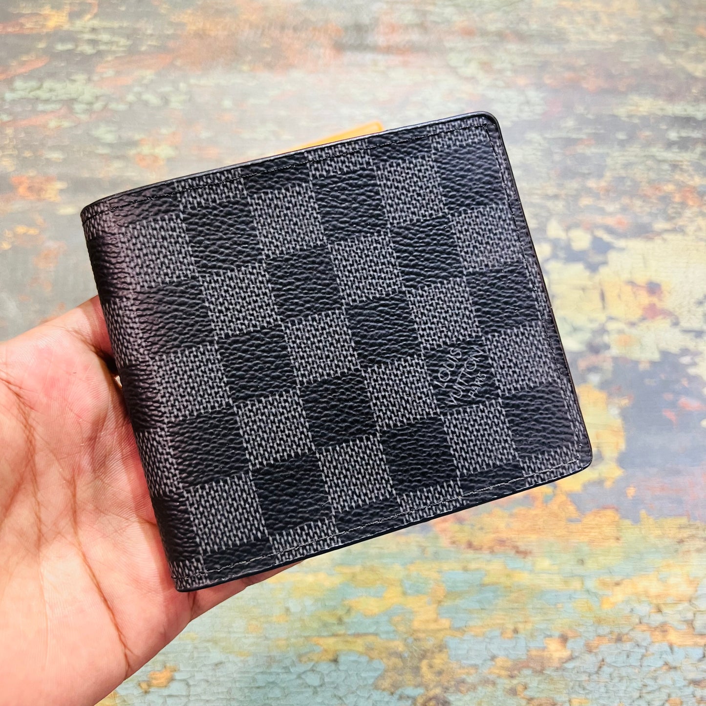 LV BLACK CHEAK 182