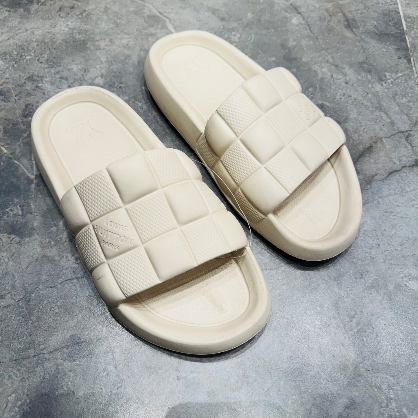 LV SLIPPER