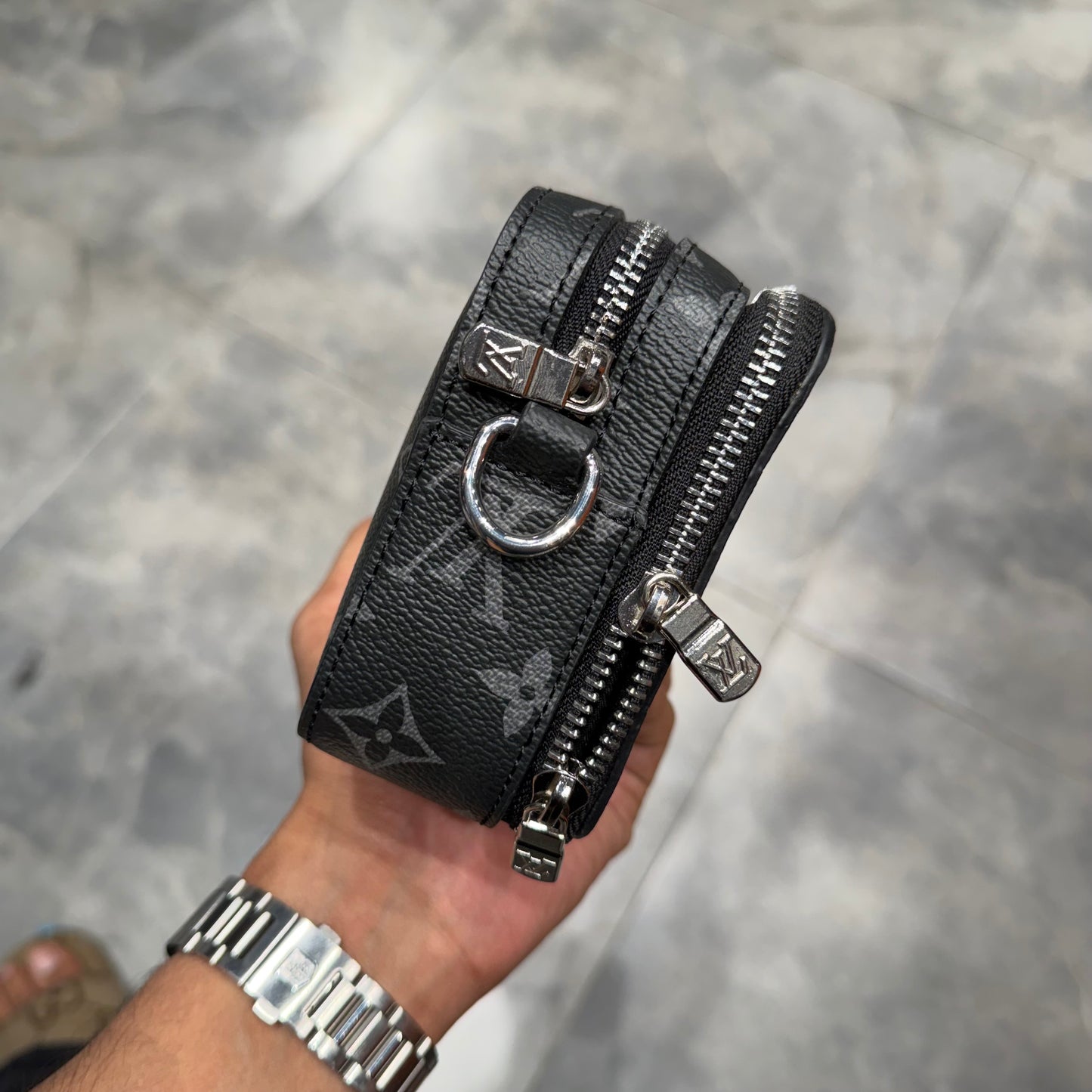 LV SIDE BAG