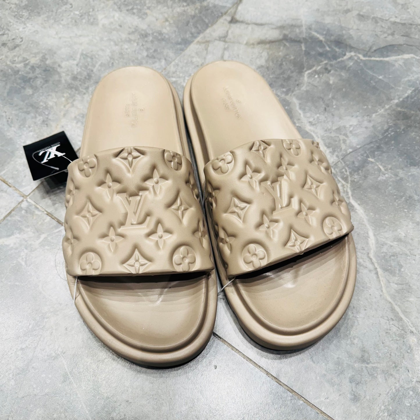 LV SLIPPER
