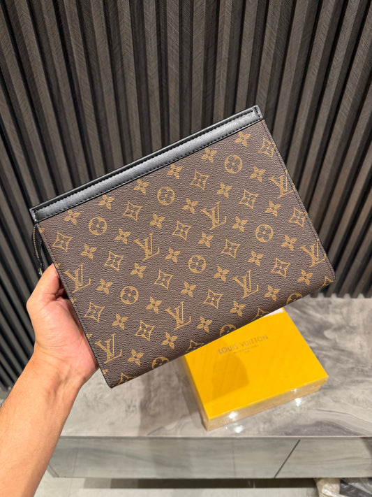 LV MESSENGER BAG