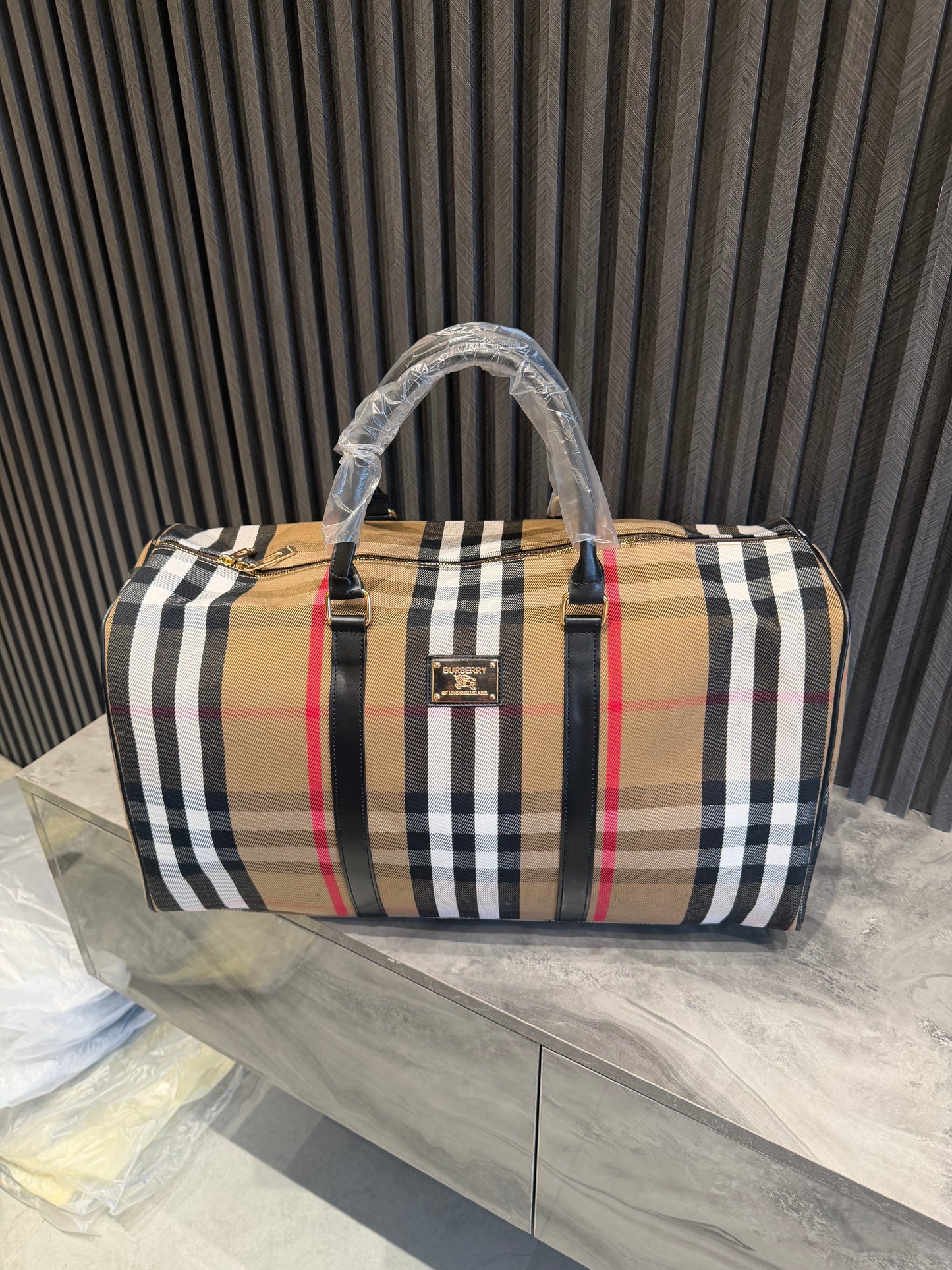 BURBERRY LUGGAGE BAG