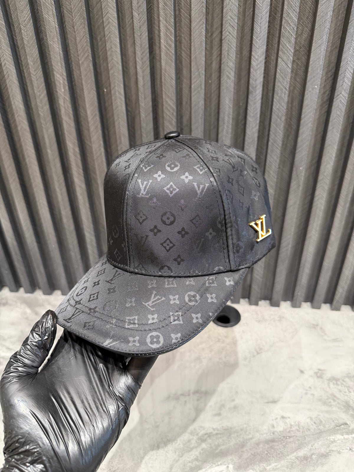 LV CAP