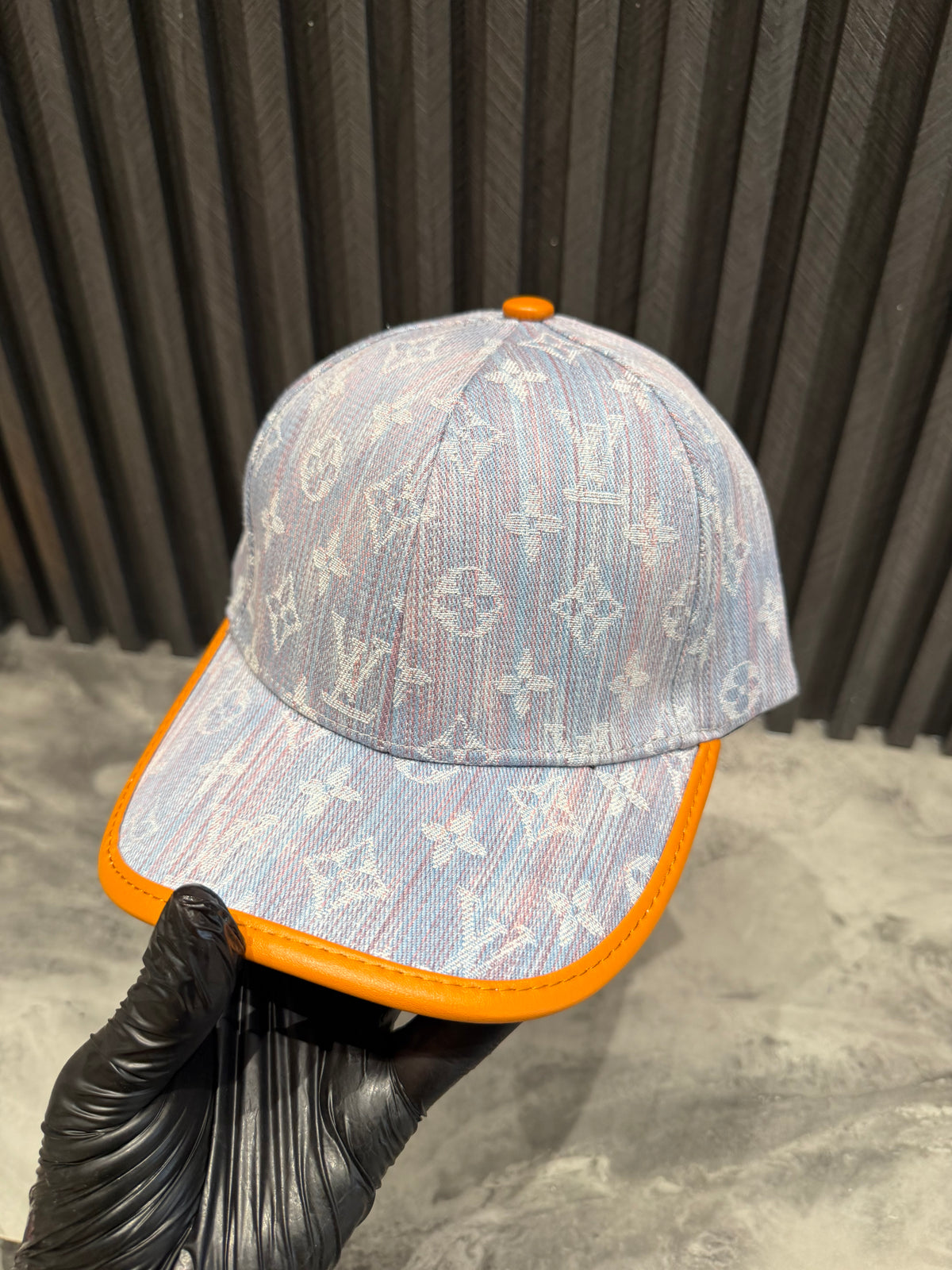 LV CAP