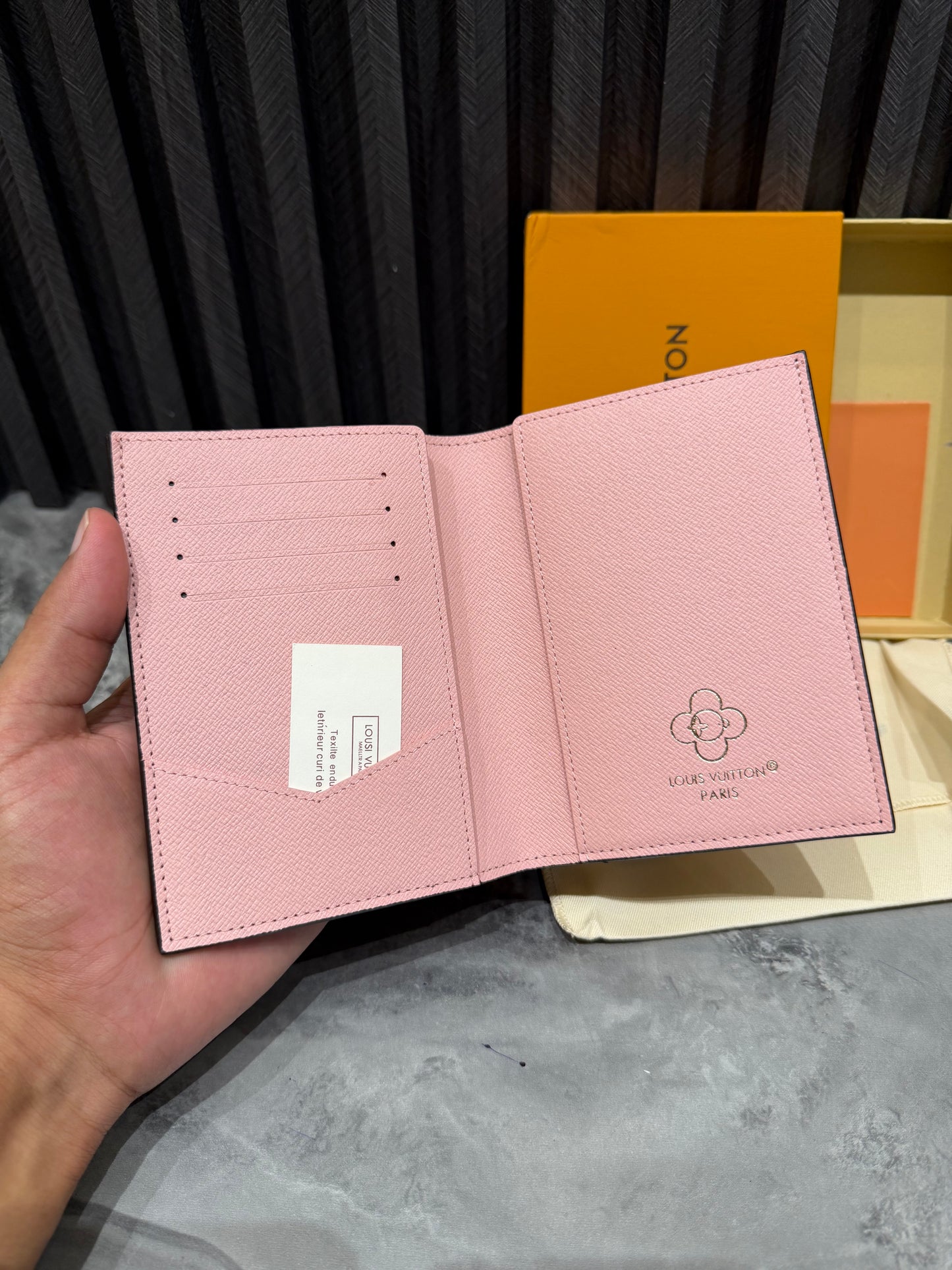 LV WALLET 1.1 GRADE