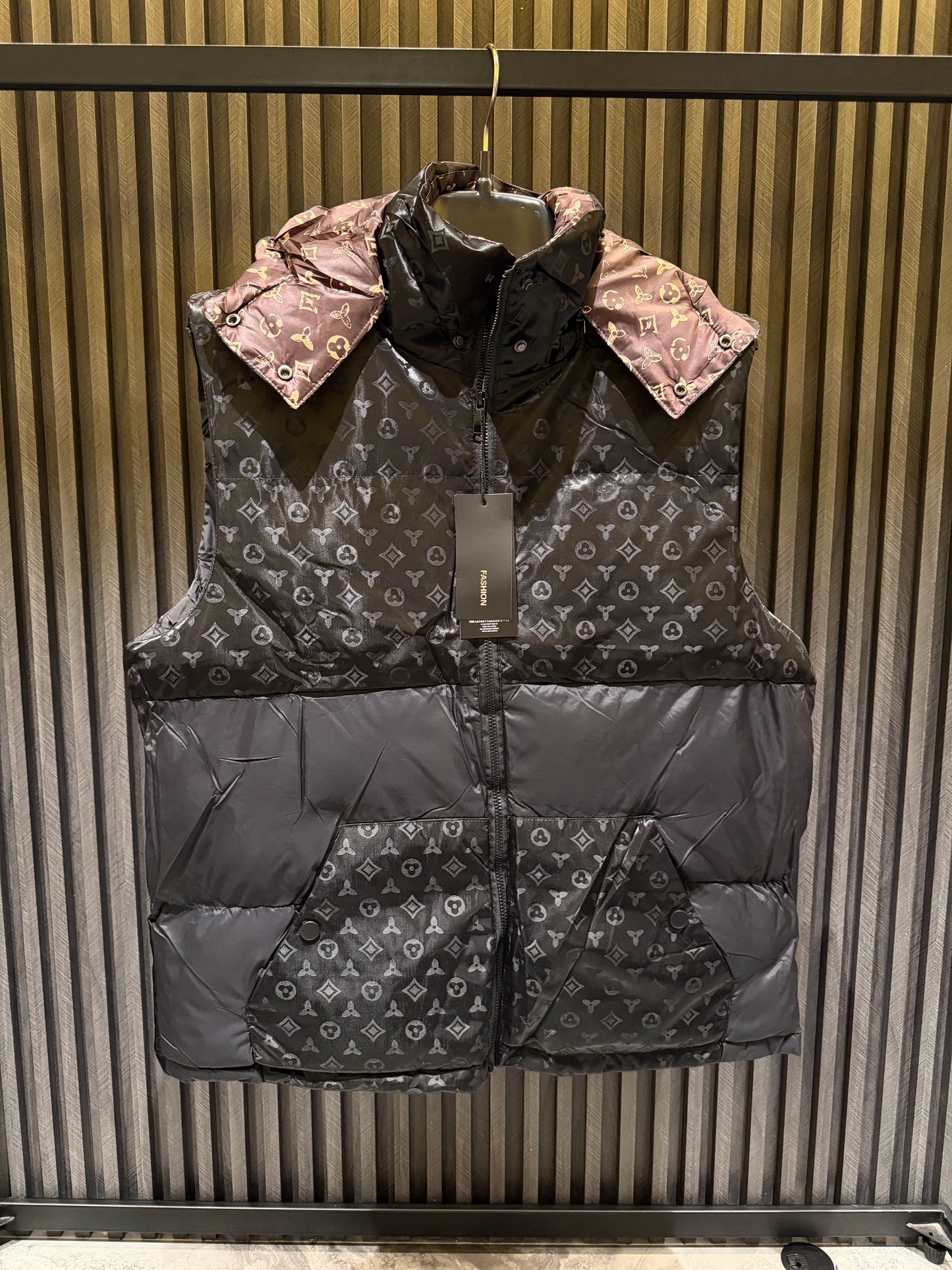 LV SLEEVLESS