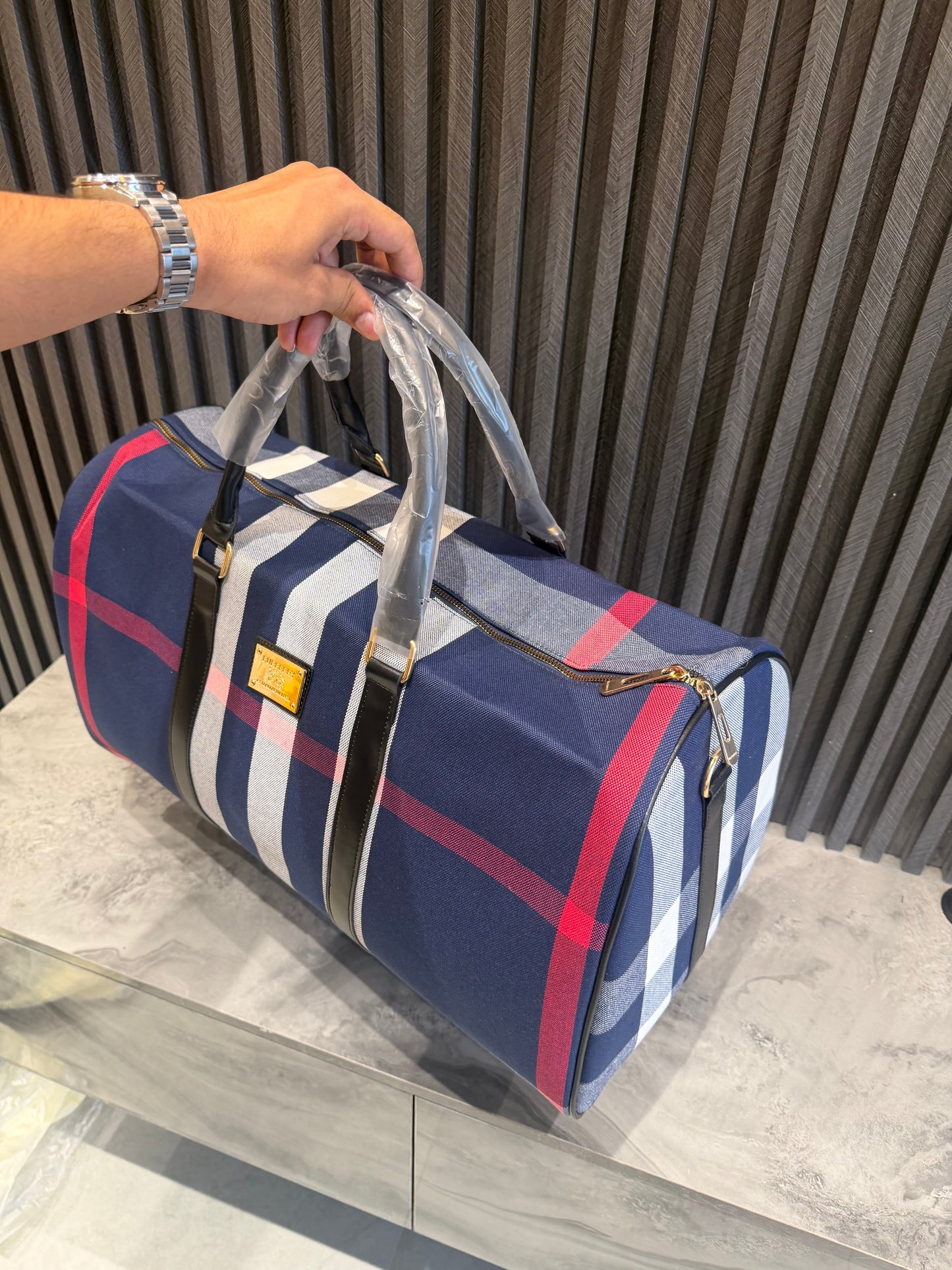 BURBERRY LUGGAGE BAG