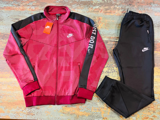 NIKE TRACKSUIT