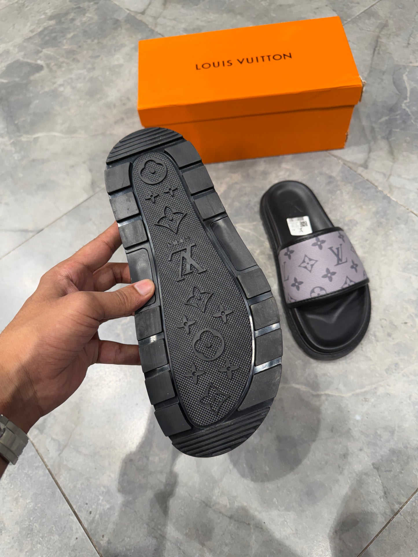 LV HIGH GRADE SLIPPER