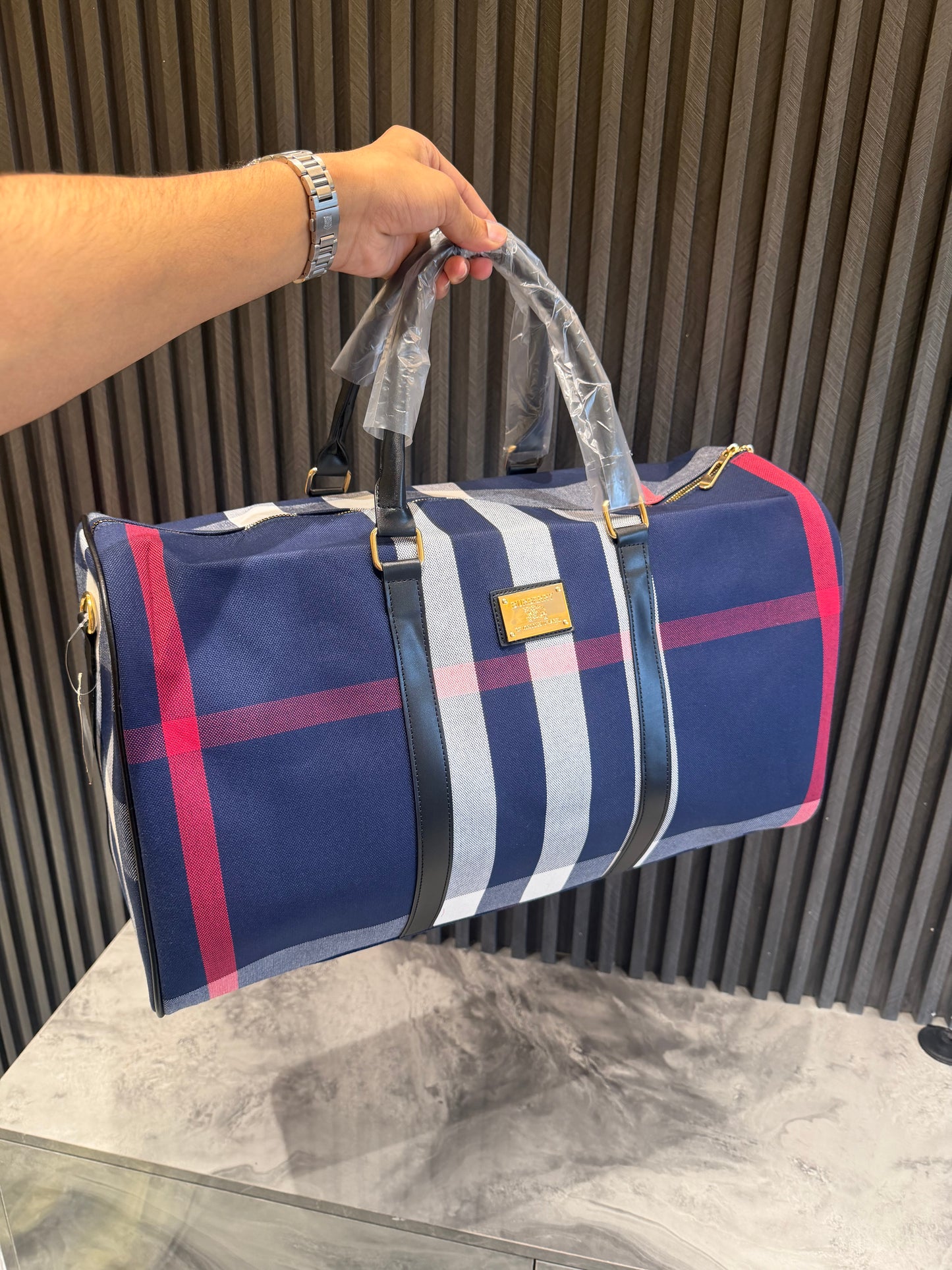 BURBERRY LUGGAGE BAG