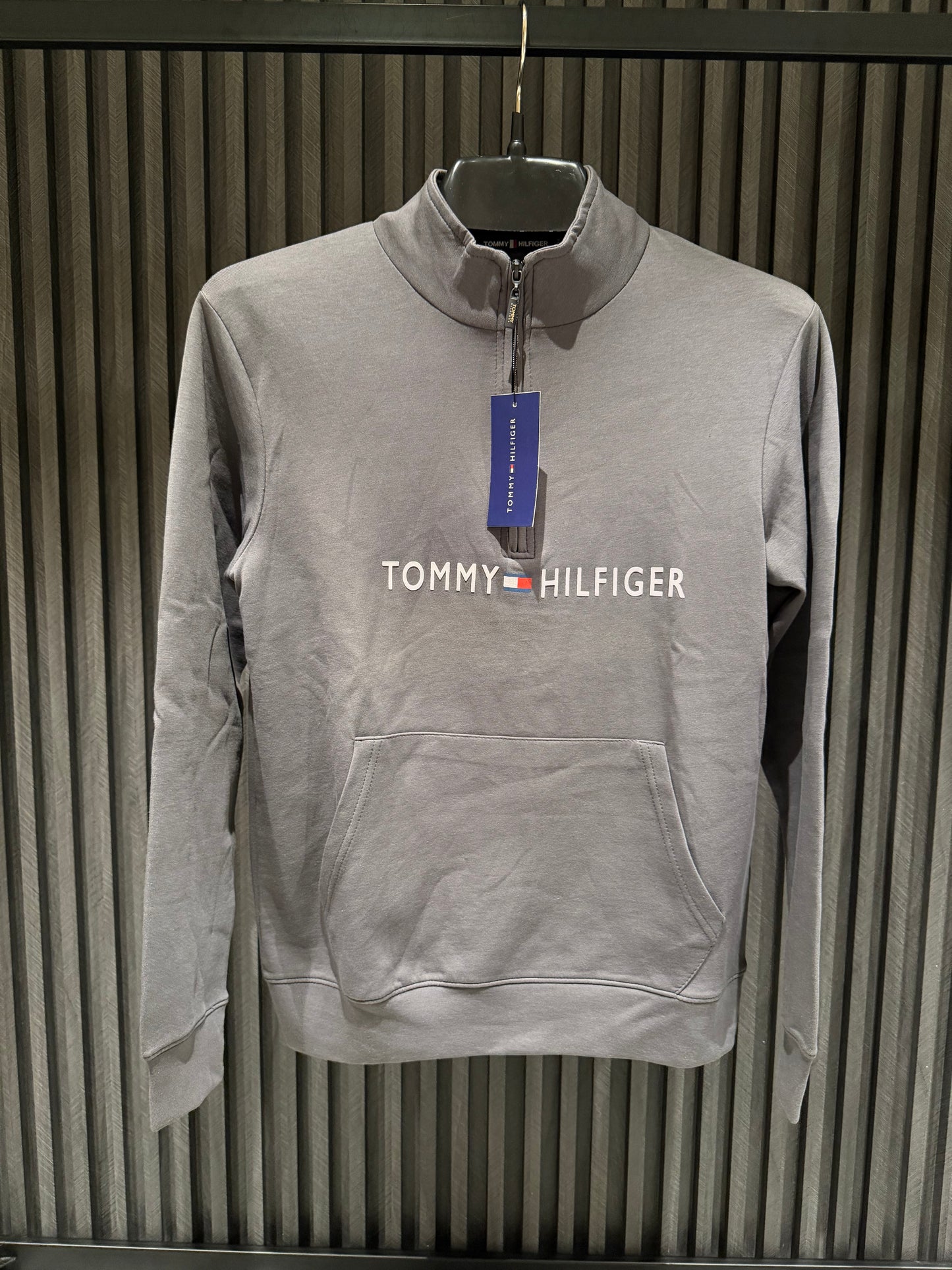 TOMMY SWEATSHIRT