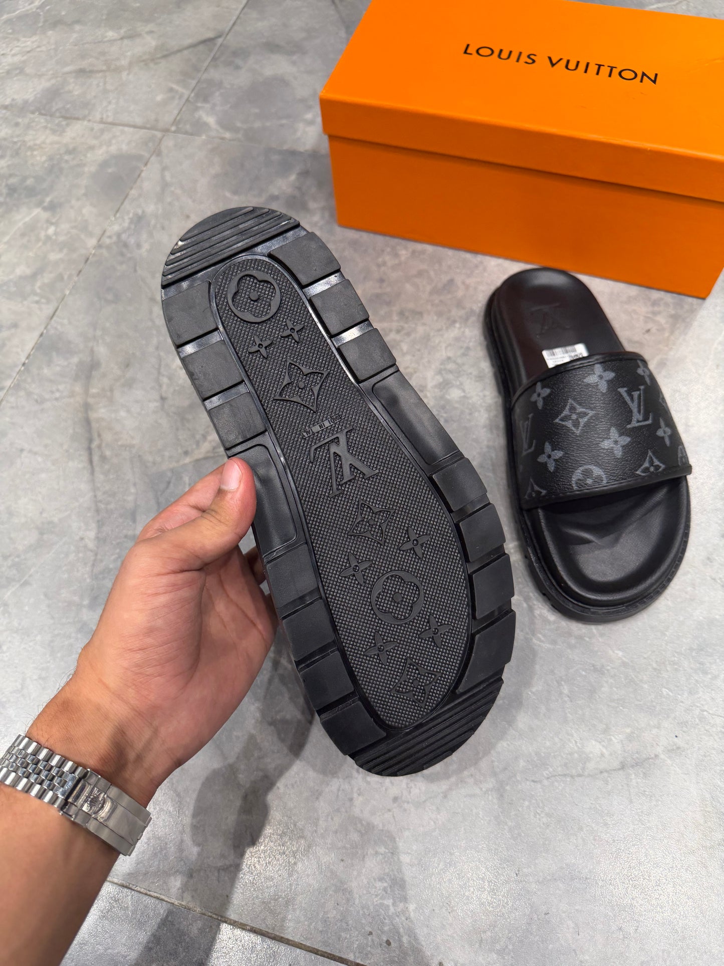 LV HIGH GRADE SLIPPER
