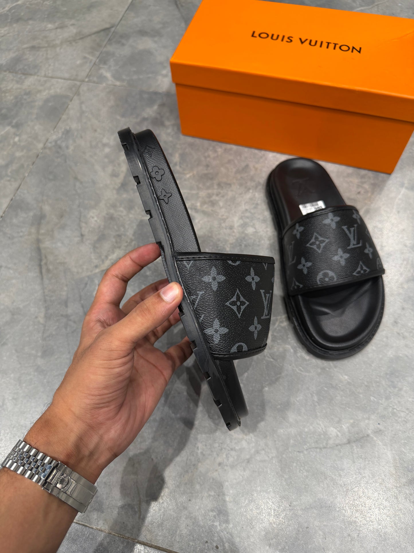 LV HIGH GRADE SLIPPER