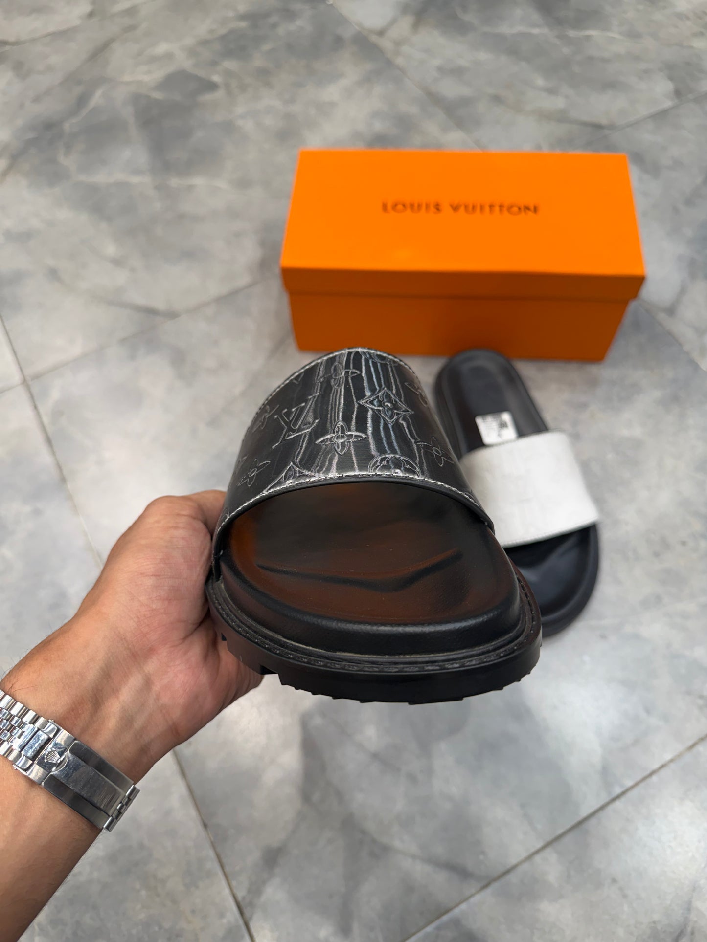 LV reflected HIGH GRADE SLIPPER