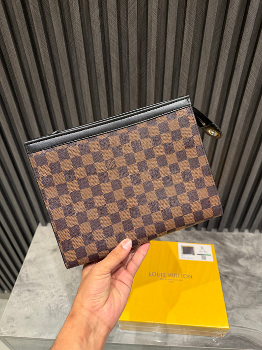 LV MESSENGER BAG