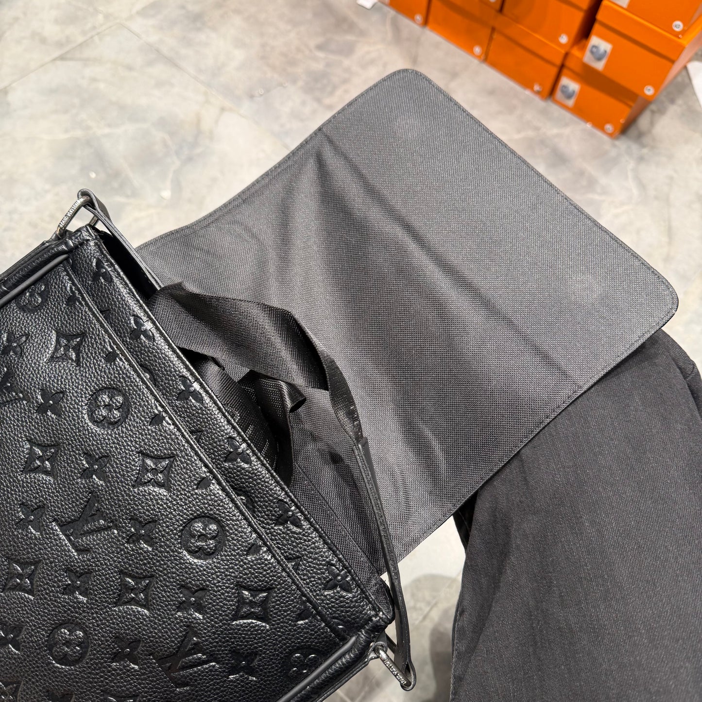LV SIDE BAG