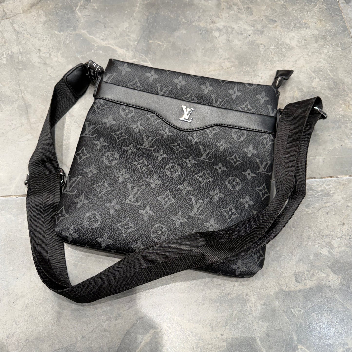 LV CROSS BODY BAG