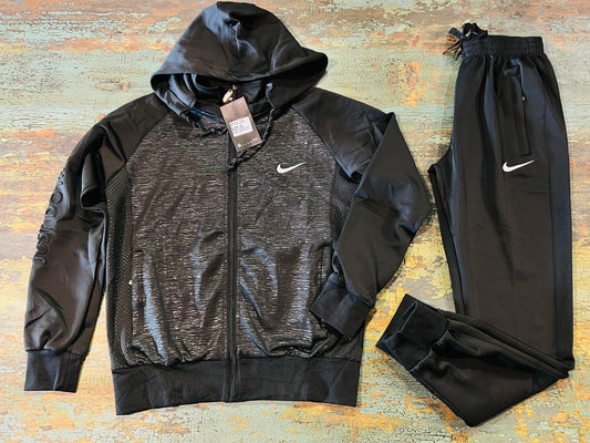NIKE TRACKSUIT